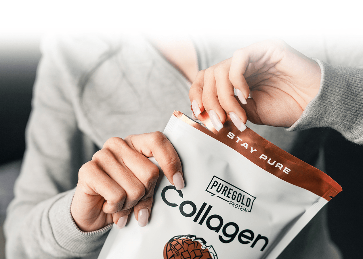 Gold Whey protein powder with blueberries and chocolate